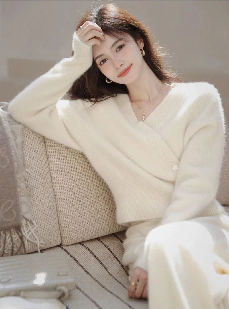 2024 Autumn and Winter Two-piece Set, New Gentle Fried Street High-end French White Knitted Sweater Pants Set