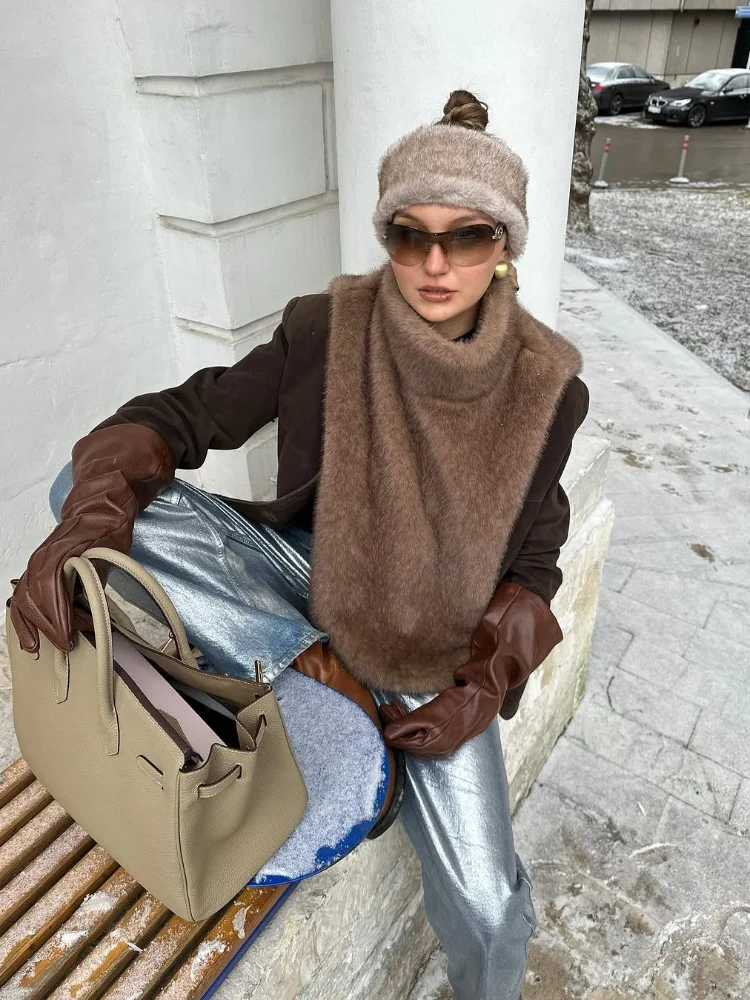 سترة نسائية فاخرة غير رسمية من الفرو الصناعي موضة فضفاضة بدون أكمام صدرية شتوية دافئة 2025 ملابس خارجية شتوية جديدة للسيدات يومية للشارع