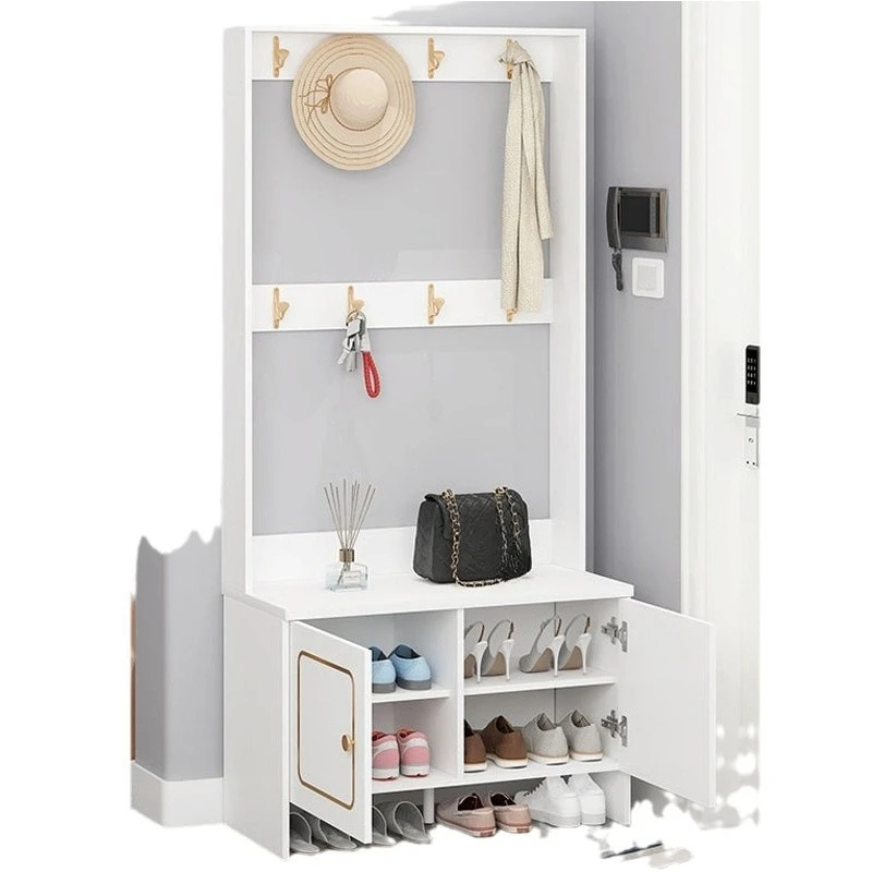 

The shoe changing stool at the door can be sat with a coat rack, which is integrated and narrow. Small foyer cabinet enters the