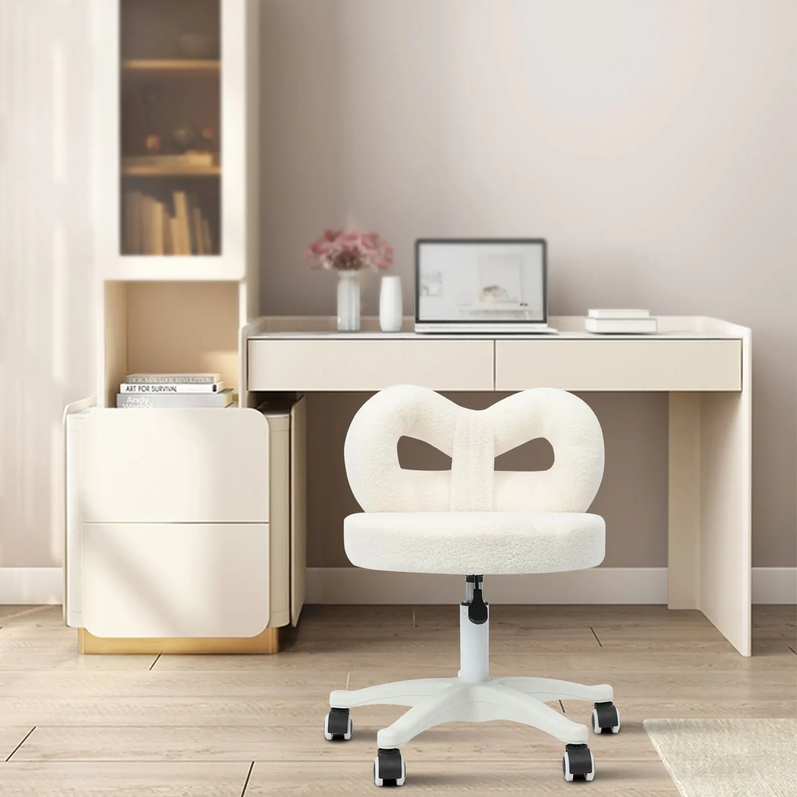 

Белое косметическое кресло из ПУ-кожи 55x65 см с изогнутой спинкой, поворотным механизмом, регулировкой высоты и роликами