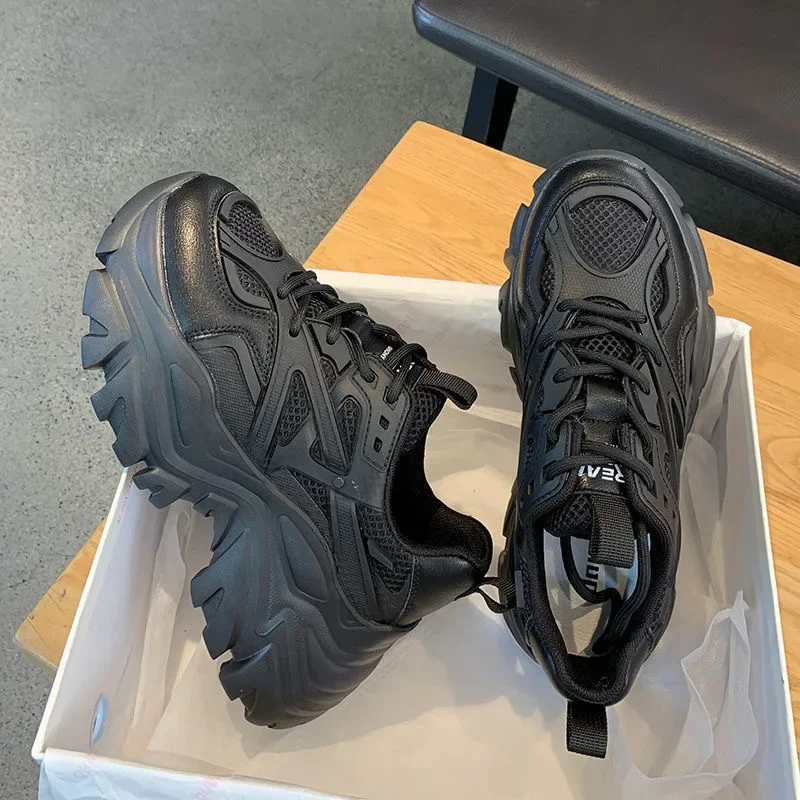 แพลตฟอร์มกีฬาผู้หญิง 2025 ฤดูร้อนใหม่สีดําสบายๆ Chunky รองเท้าผ้าใบผู้หญิงตาข่ายรองเท้าหนังผู้หญิงใหม่แฟชั่น