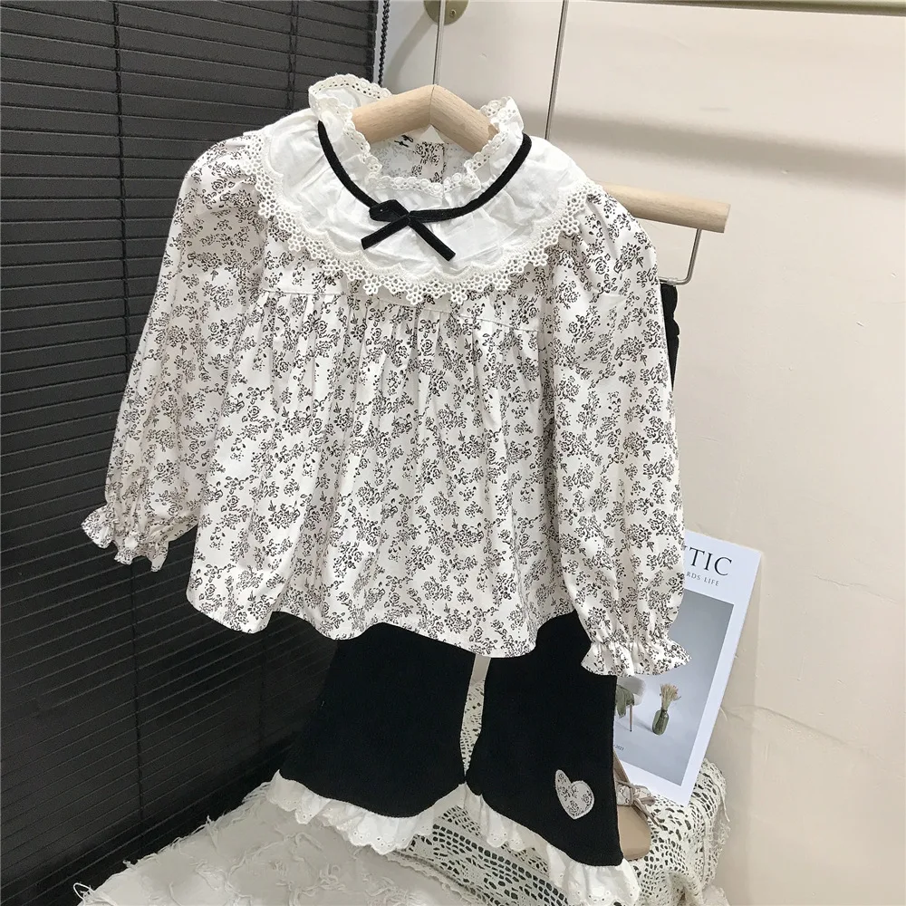 

RAISE 2026 Весенний комплект одежды из 2 предметов для маленьких девочек, хлопковые блузки с цветочным принтом, костюм с нашивкой Love, расклешенные брюки с кружевным подолом, детская одежда для девочек