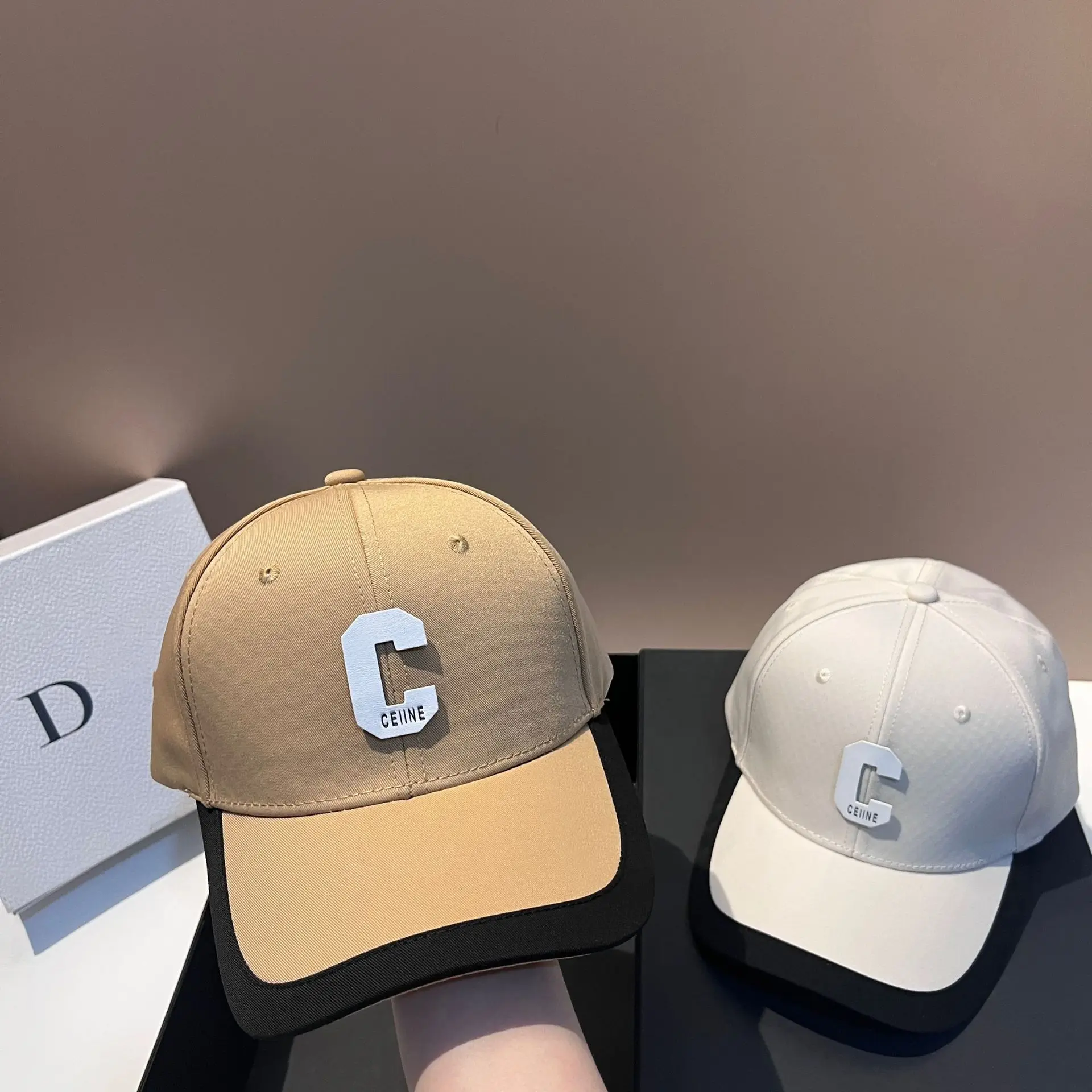 

1 шт. Новая женская бейсболка 2025 года — модный простой дизайн, соответствующий цвету, универсальный солнцезащитный козырек для улицы