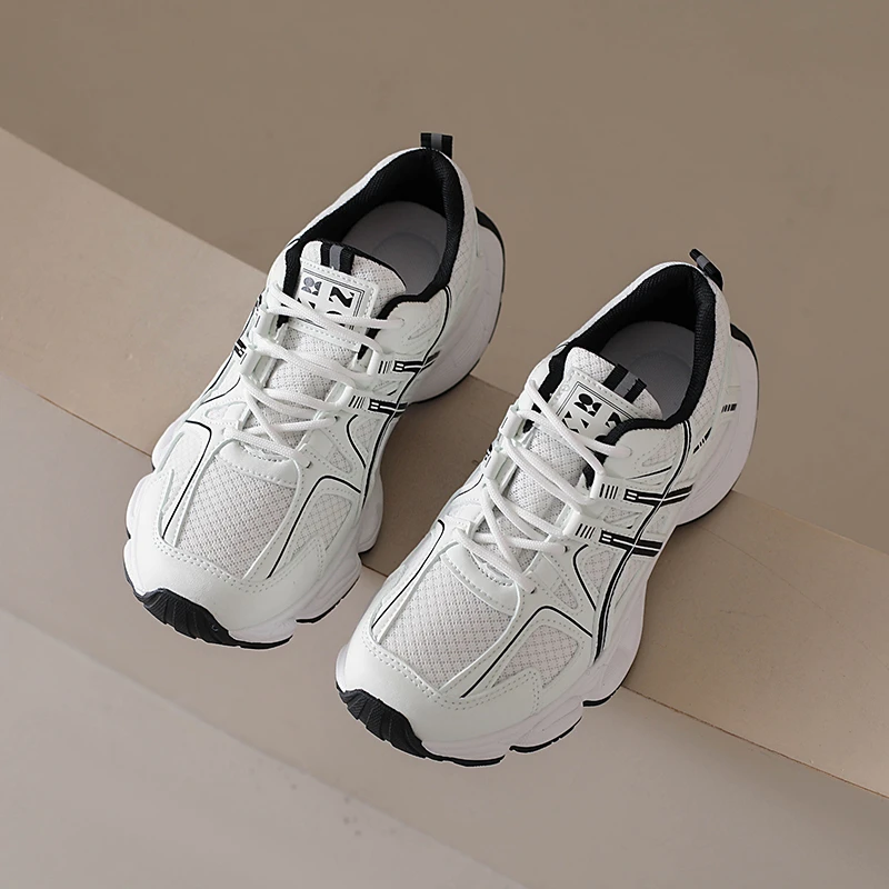 2025 خريف جديد شبكة أحذية رياضية المرأة تنفس الربيع والخريف تنوعا خفيفة الوزن عدم الانزلاق منصة حذاء كاجوال