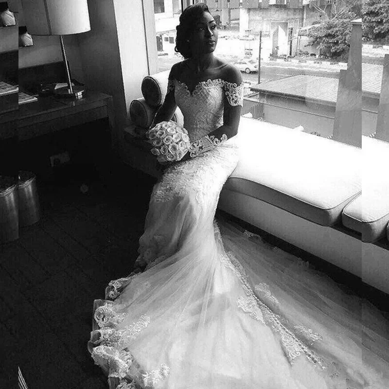 Customized Best Selling Scoop Neckline IIIusion Long Sleeves Wedding Dresses Sweep Train Lace Mermaid Bidal Gowns