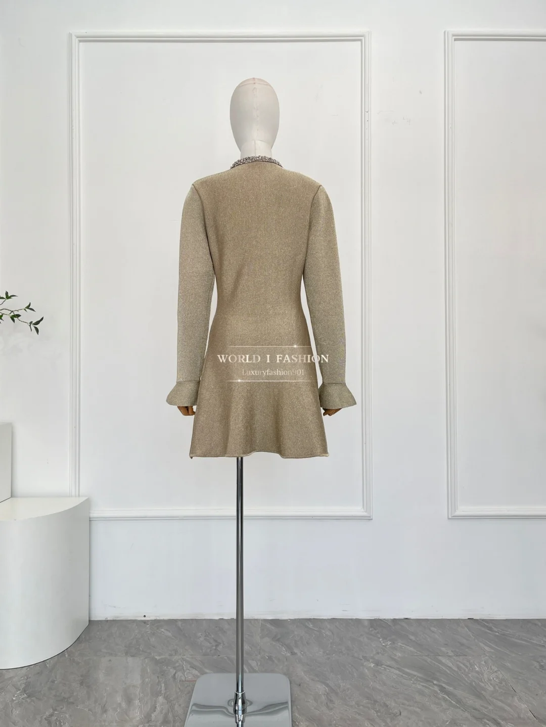 فستان قصير منسوج بأكمام طويلة ذهبي جميل جديد لعام 2025 #3