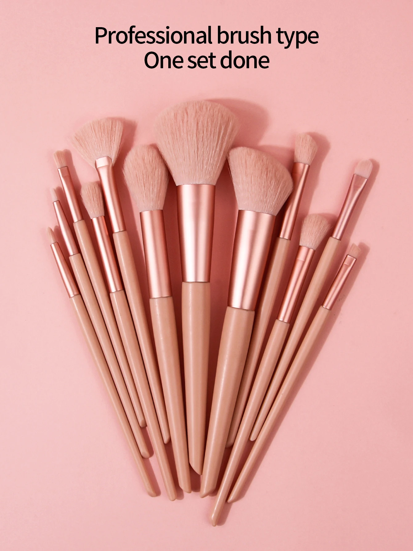 Il set di pennelli per trucco multifunzionali da 16 pezzi include una copertura per pennelli per il viso e un soffio di cipria triangolare con uovo in spugna super morbida