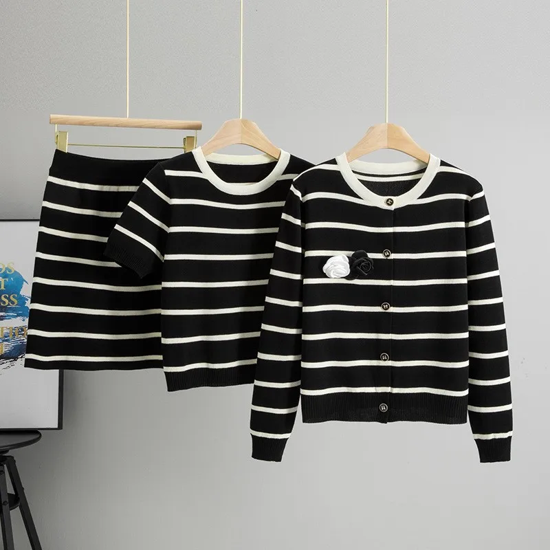 

Женский весенне-осенний вязаный свитер, модный полосатый топ, кардиган, полуюбка с эластичной резинкой на талии, высококачественный комплект из трех предметов