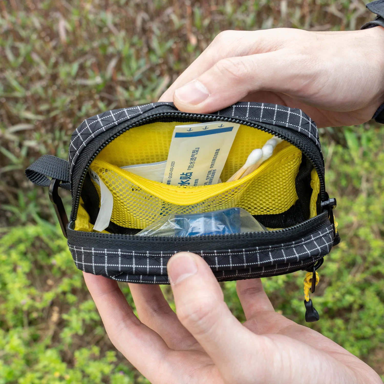 Outdoor Camping Tactical Hanging Pouch with Zippered Pockets and D Ring Clip, Compact Utility Organizer Bag for Hiking Travel