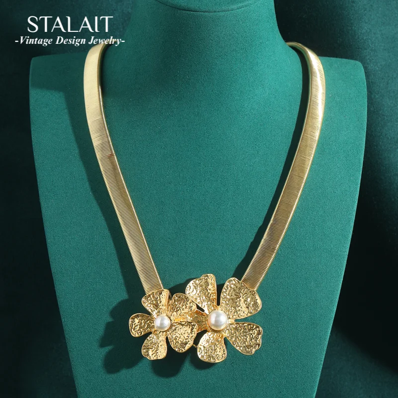 

Vintage Bohemia Flower Necklace Pearl Woman Charms Pendant Gold Color Jewelry Luxury Brands Accessories Weddings Banquet Trends
