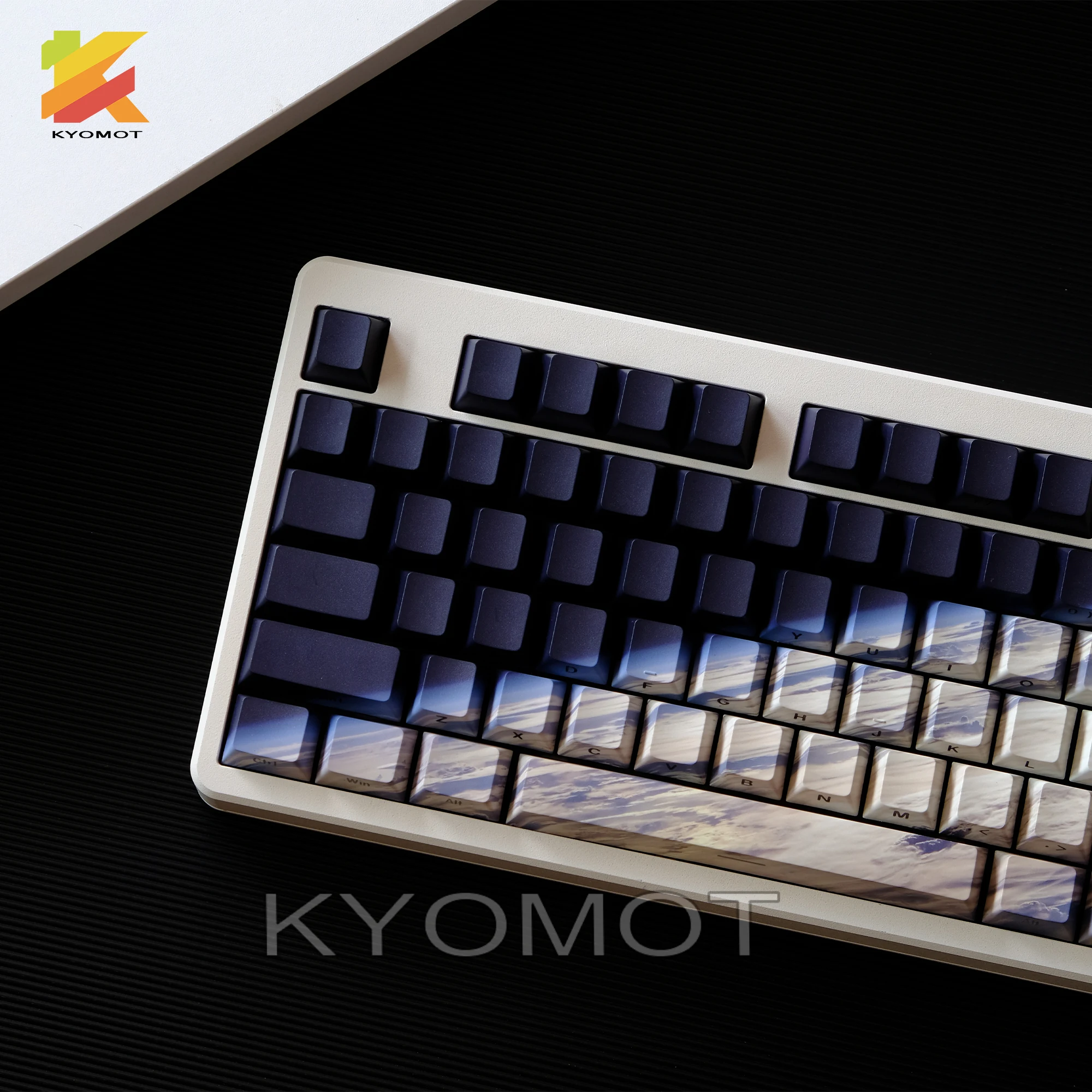 

KYOMOT 135-клавиш PBT с боковым принтом, колпачки для клавиш с двойным выстрелом, колпачки для клавиш с вишневым профилем для механической клавиатуры MX Switch