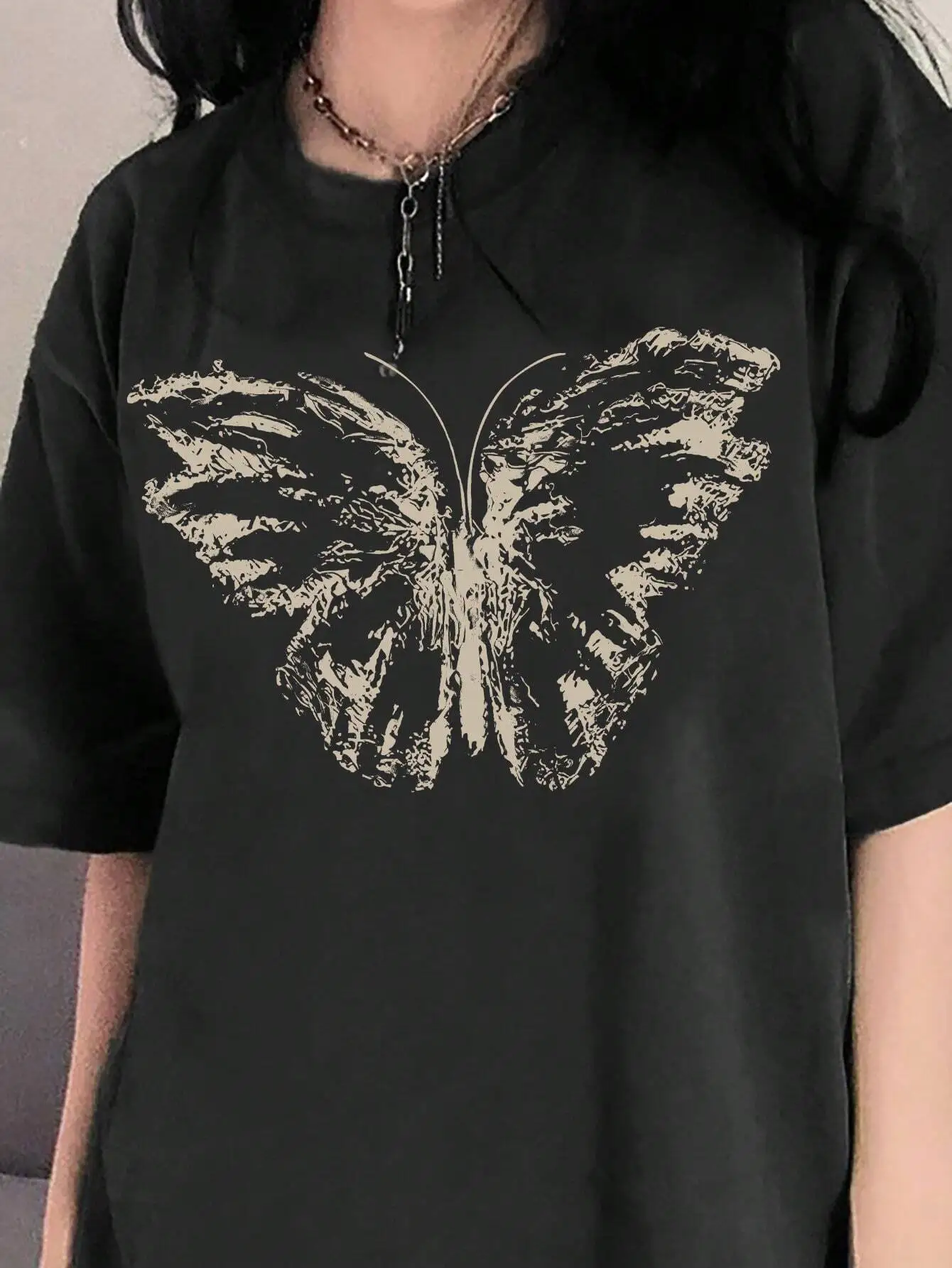A Vintage-style T-shirt with A Butterfly Pattern and A Relaxed, Artistic Print Creates A Bold Fashion Statement.women Clothing