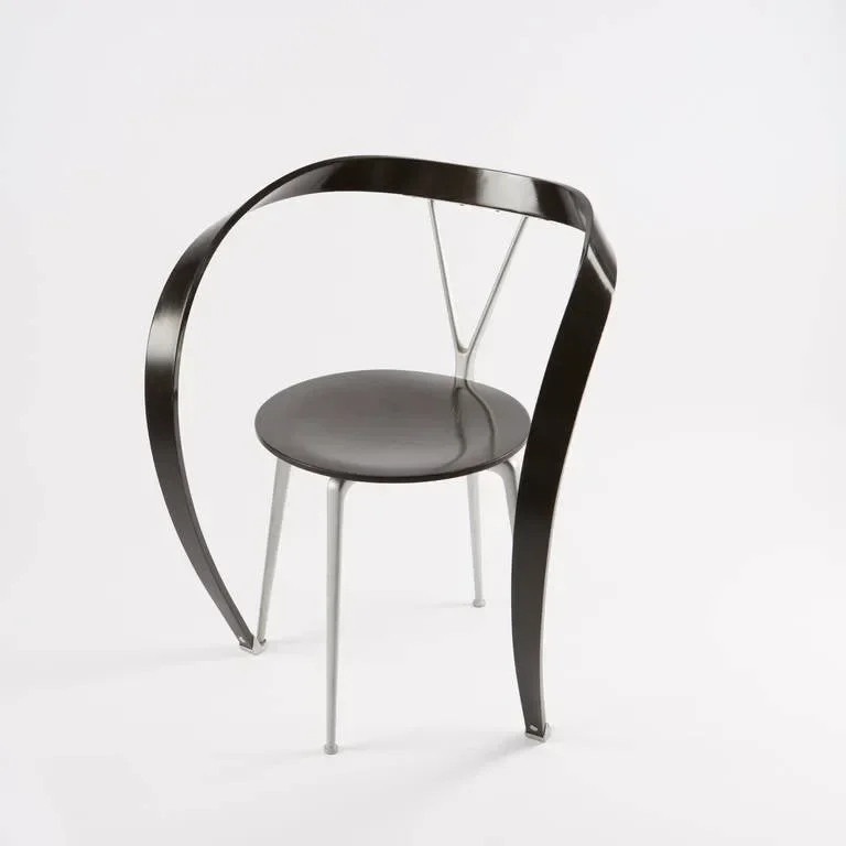 Kursi santai tunggal bergaya minimalis Italia, warna kayu metalik abad pertengahan, untuk restoran tamu.