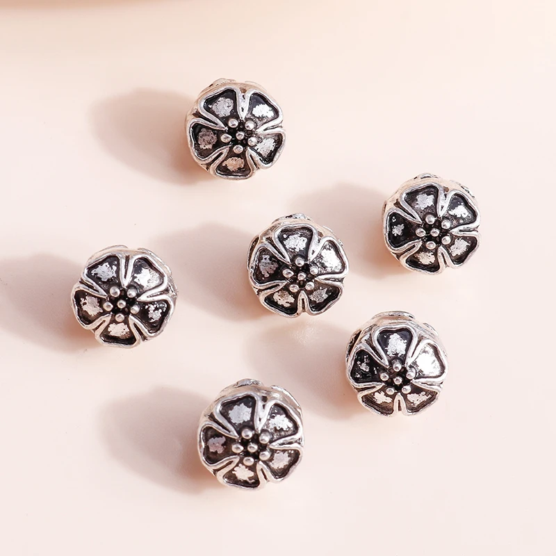 Leslie 15 Stück niedliche Blumen-Charms-Perlen-Anhänger für DIY Markenarmbänder, Halsketten, handgefertigte Schmuckherstellung, Zubehör – Detail 3