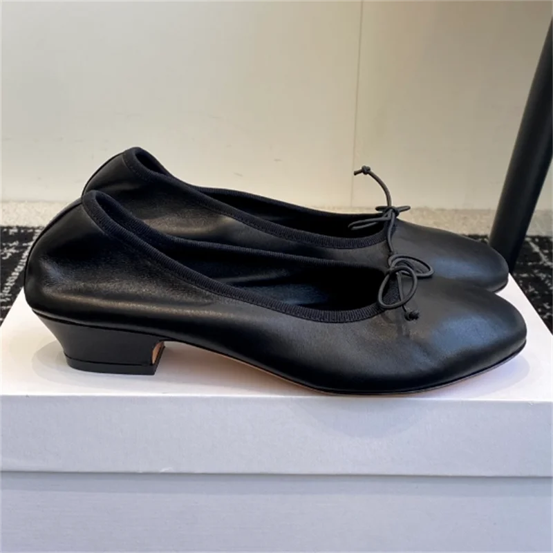 The Brand New Retro Flat Shoes Are Made of Smooth and Soft Sheepskin Handmade by Hand, While the Ballet Flat Shoes Feature a Gen
