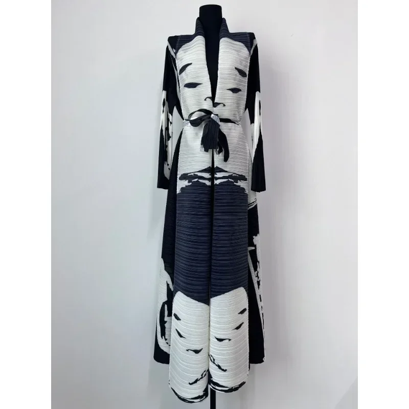 Miyake Autumn/Winter New 2025 Versatile Long Sleeved Windbreaker Coat 58 Inch Long Cape Printed Women's Fashion Women's Wear