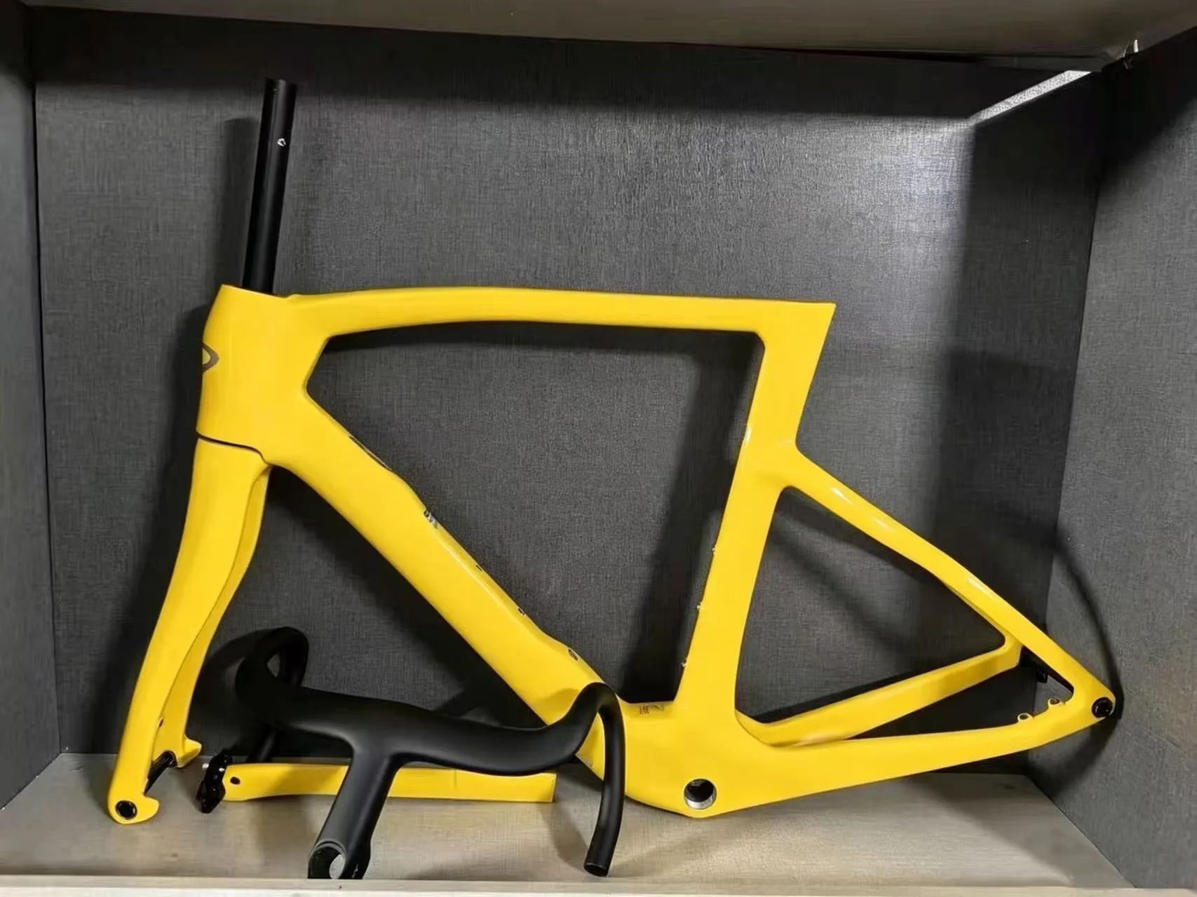 Dogma F16 2025 | Road Bike Frame | Compatible with Di2 Electronic Groupset | 865G | Custom Color Available | Disc or Rim Brake