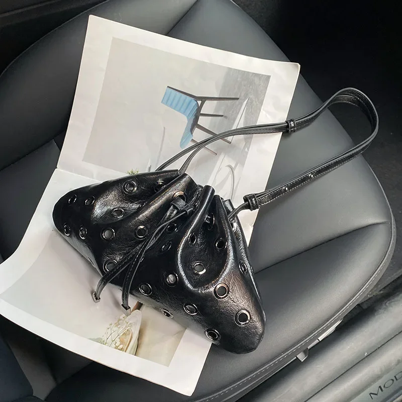 

Роскошные сумки-ведра с заклепками для женщин, высококачественные сумки на шнурке, сумка через плечо из искусственной кожи, женский клатч в стиле панк, новинка 2025, кошельки