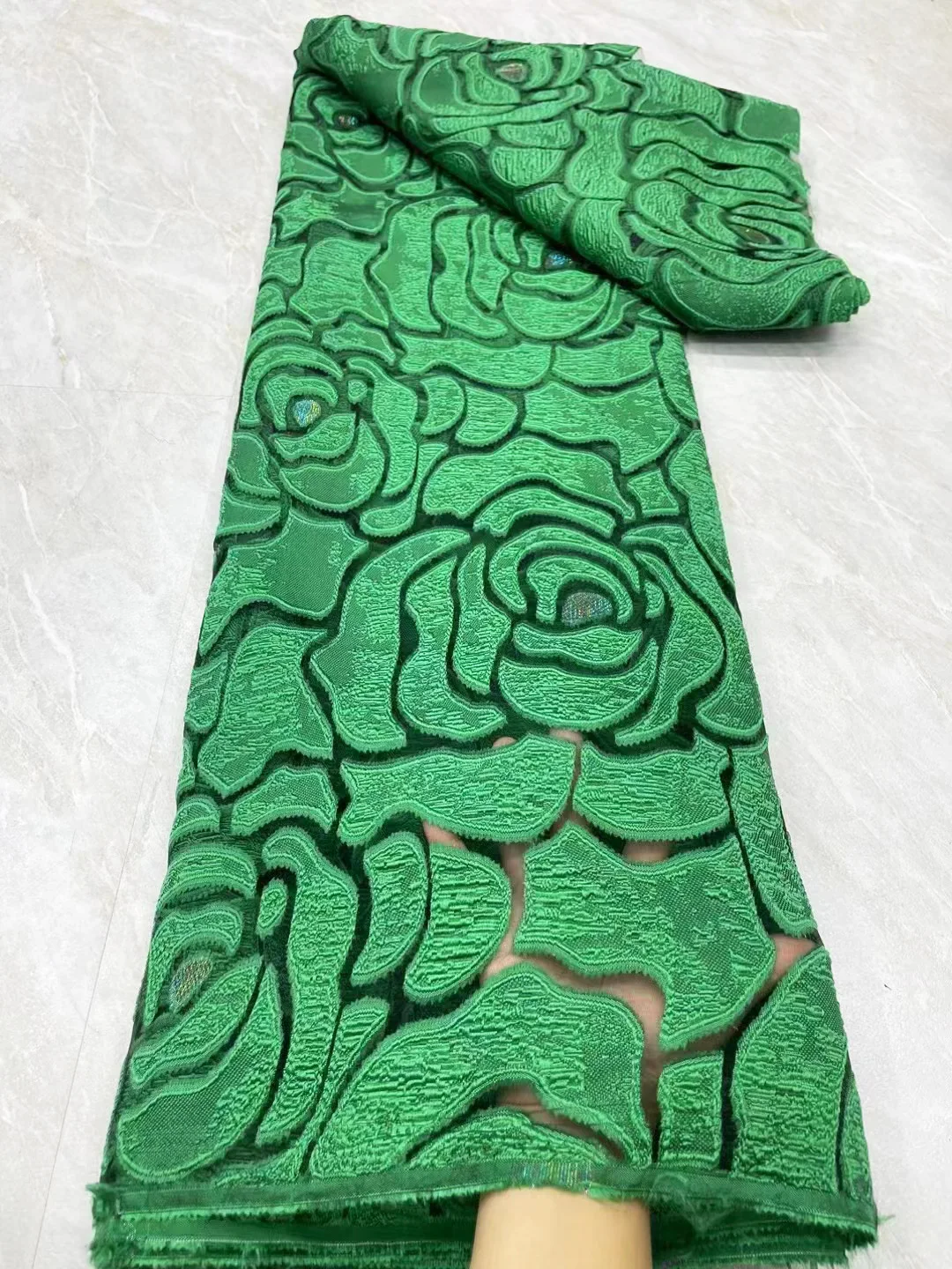 Weißer afrikanischer Brokat spitzens toff grün rot französisch geprägter Organza-Jacquard-Stoff zum Nähen von Kleidungs stücken Frauen Party kleid 5 Meter