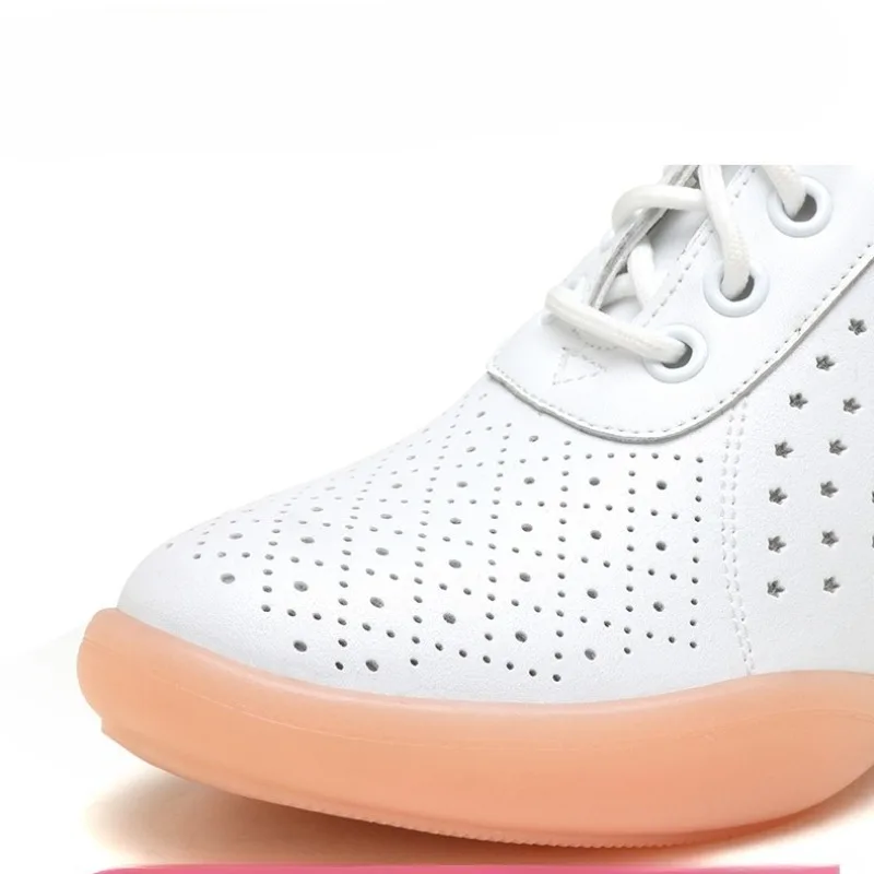 新成人女性のソフト牛革ミドルヒールダンスシューズ通気性ネイビースクエアダンスラテンダンスシューズ大人のための