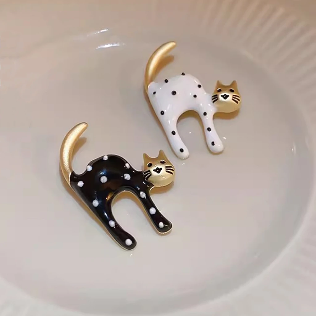 Creative Black White Enamel Cat Brooches For Women Girls Fashion Cartoon Cute Kitten Animal Brooch Clothing Accessories Jewelry