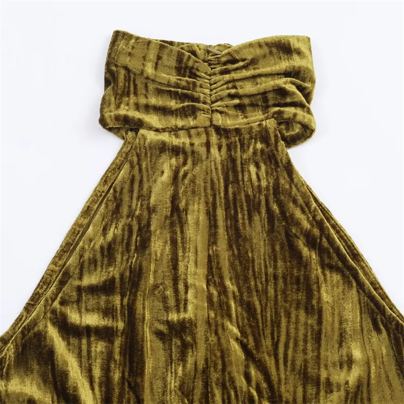 فستان نسائي لخريف 2025 فستان ميدي ذهبي بدون أكمام بتصميم جديد مع زخرفة جوهرة وخصر مقصوص أنيق ورشيق