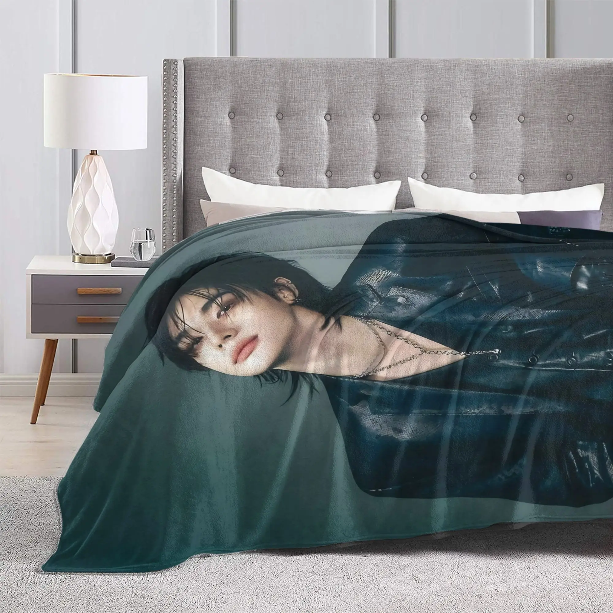 Hyunjin Kpop Idol Blanket Korean Star Flannel Vintage Warm Throw Blankets for Home All Season