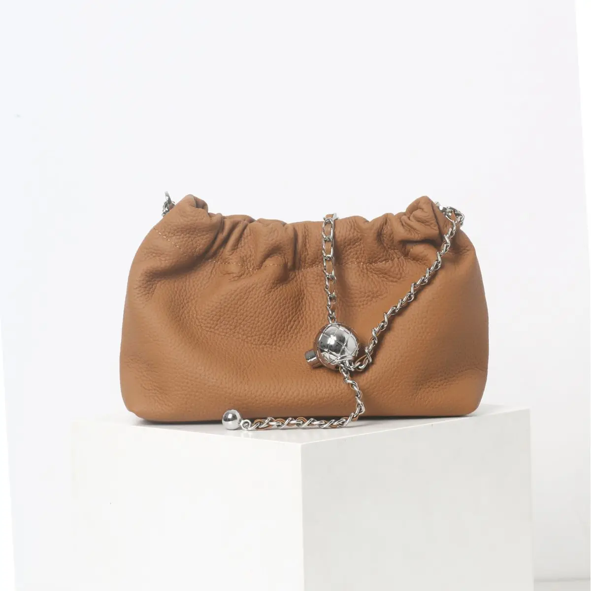 

BV563 High Quality Togo Cowhide Luxury Cloud Bag with One Shoulder Slung Chain Underarm Designer Bag