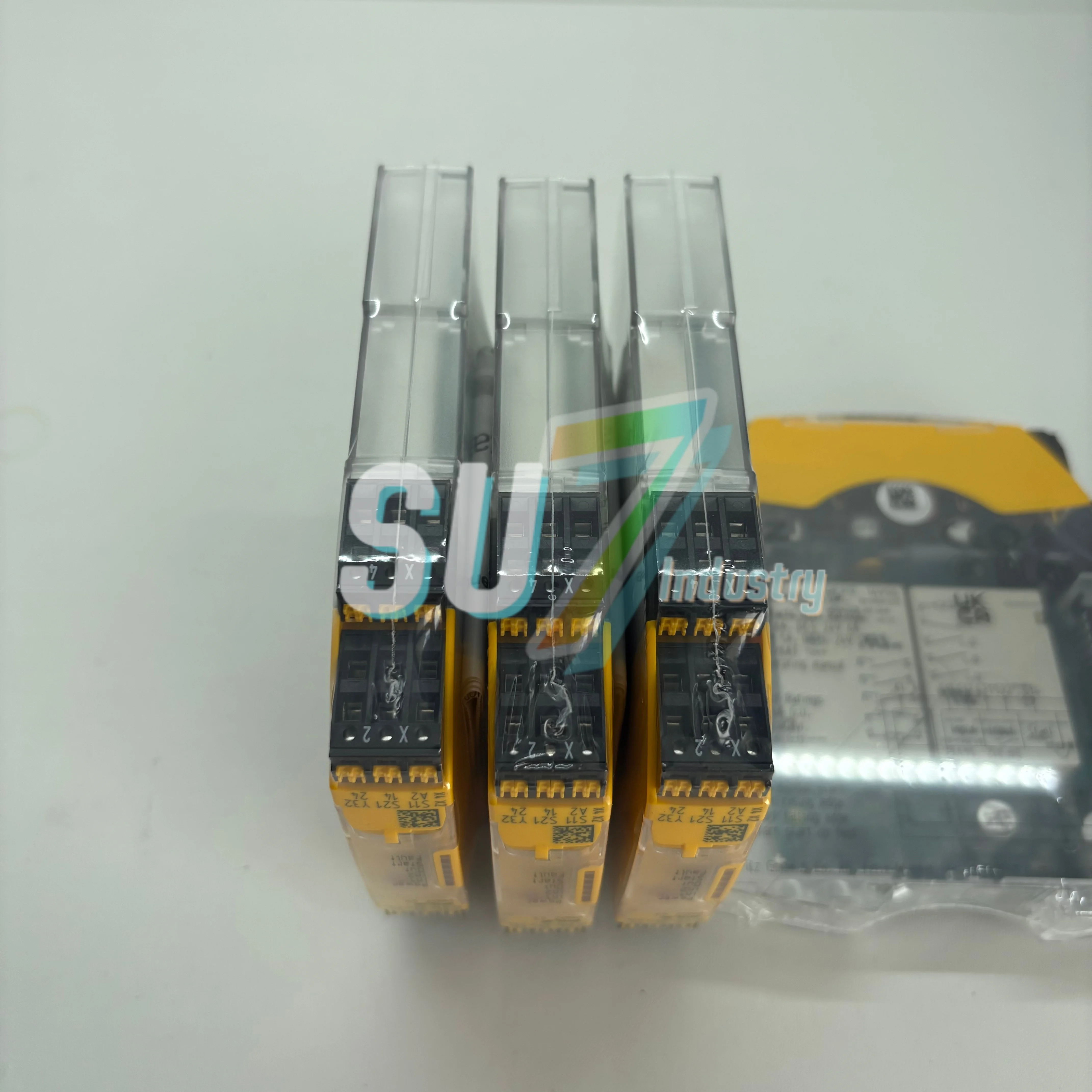 

100% НОВЫЙ 751103 PNOZ s3 C 24 В постоянного тока 2 n-o