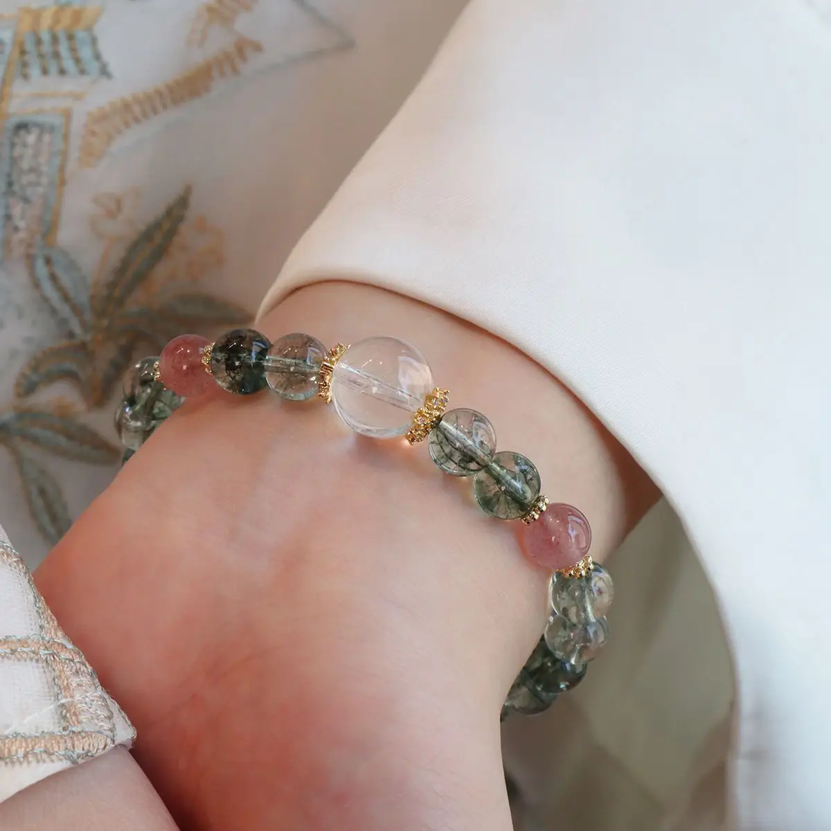 Lucky Green Ghost with White Ice Moonlight Hand String Retro Exquisite Powder Strawberry Elegant Mori White Bracelet All-match
