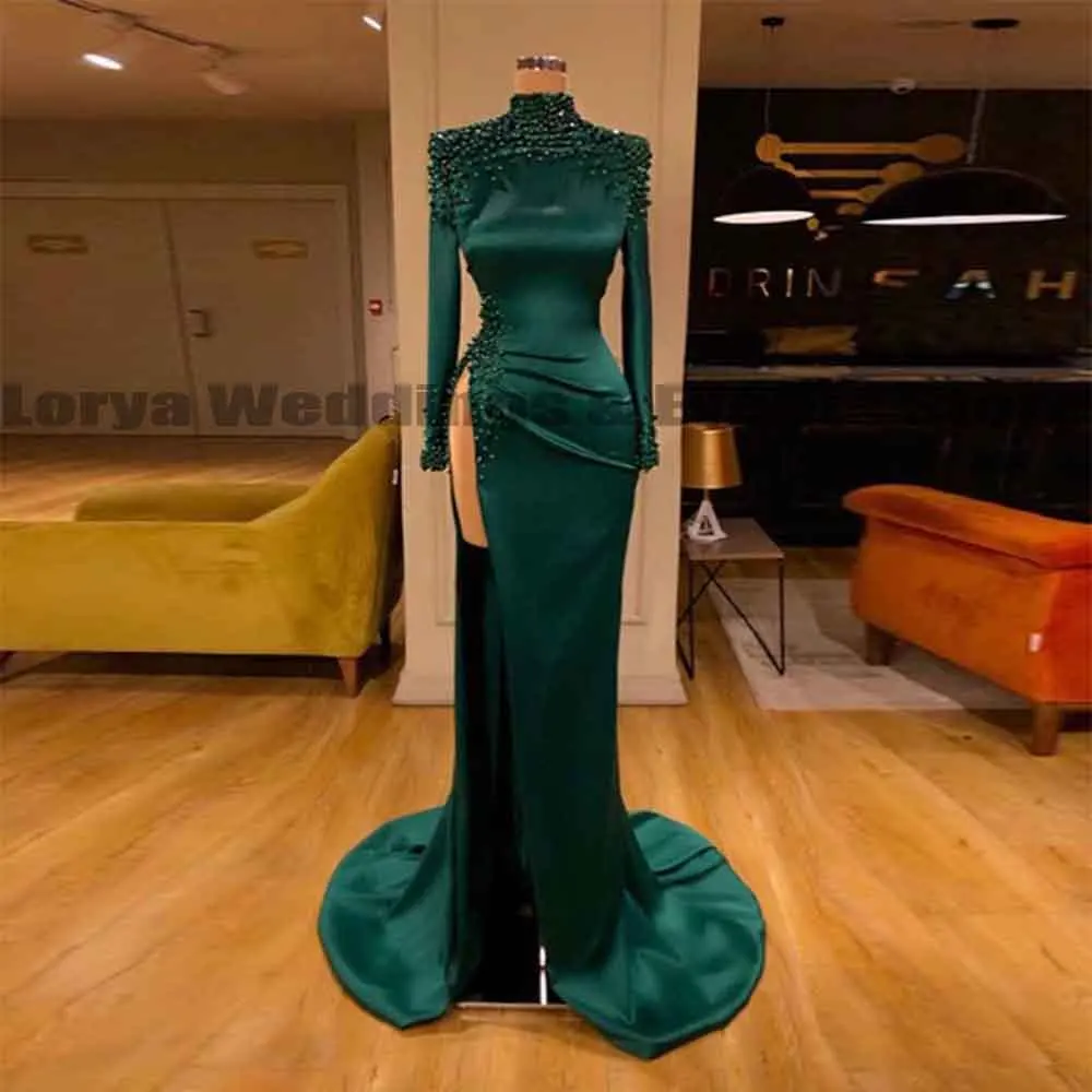 2023 Green Evening Dresses High Neck Bead String Mermaid Side Split Satin Pleated Prom Gowns Formal Party Fashion Celebrity Robe