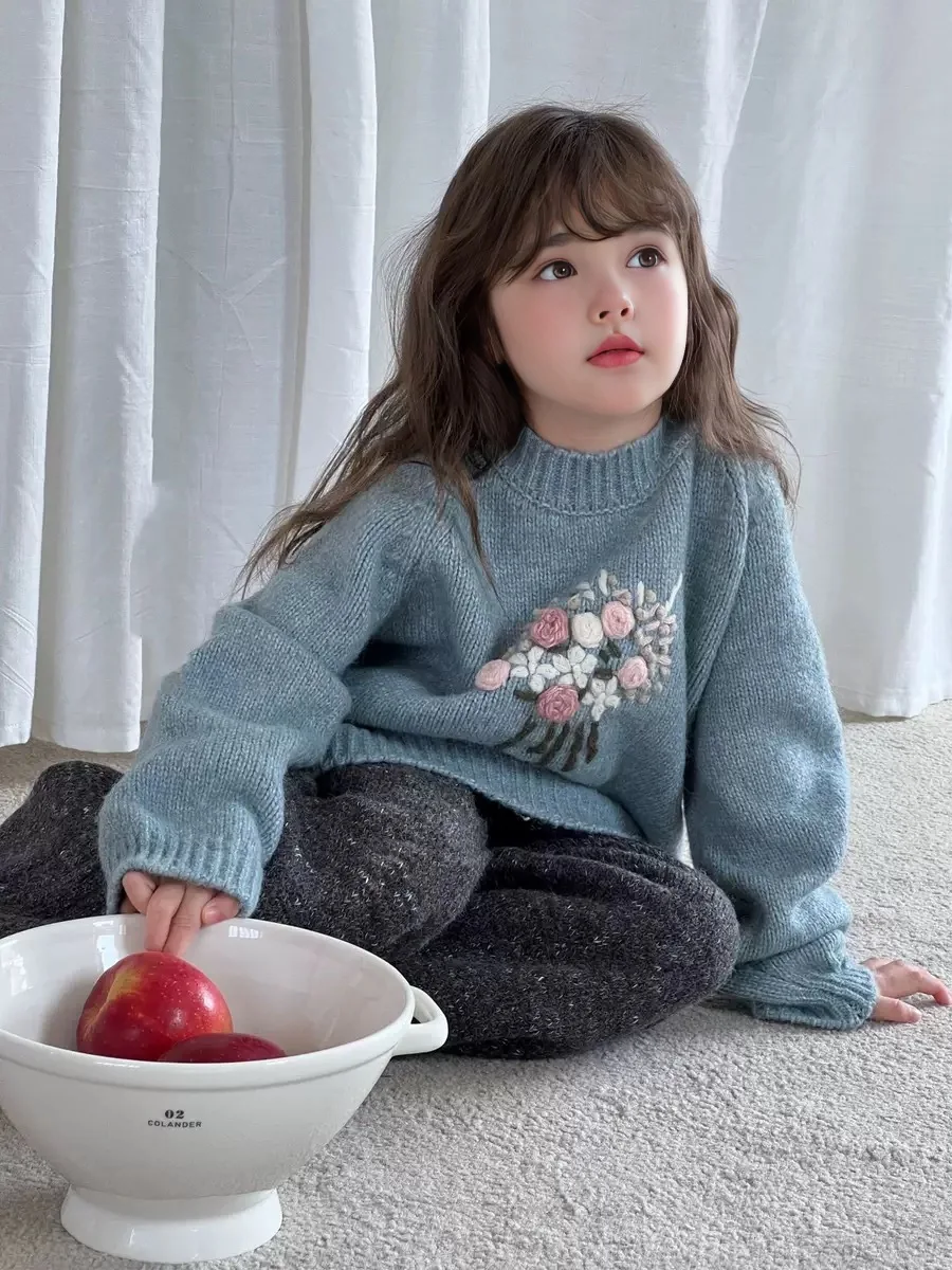 

Girls' 3D Flower Round Neck Sweater 2025 Autumn Winter New Style Versatile Children's Knitted Top