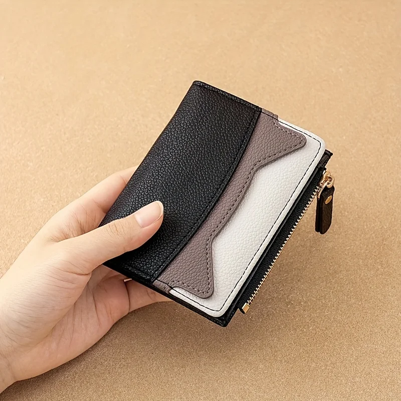 

The new wallet features a compact patchwork design, with an innovative zipper and a fashionable, simple two-tone women's bag.
