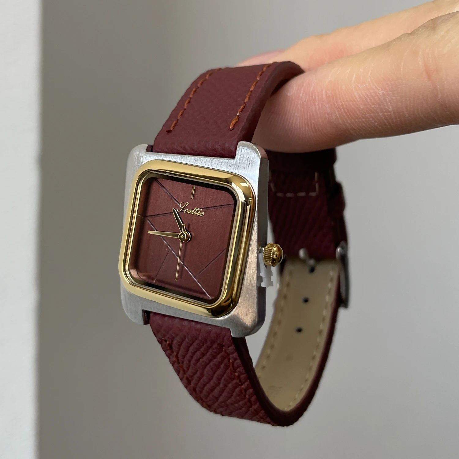 

CILOA square red women's watch, vintage elegance, high-quality brand genuine product, 2025 new high-end waterproof quartz watch