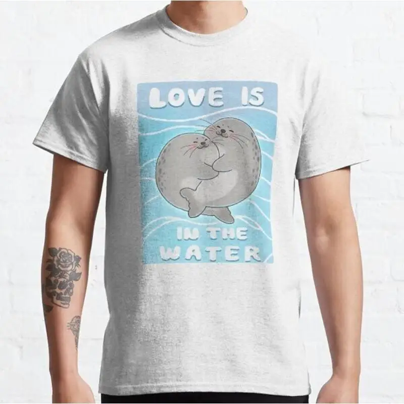 

Классическая футболка Love Is In The Water