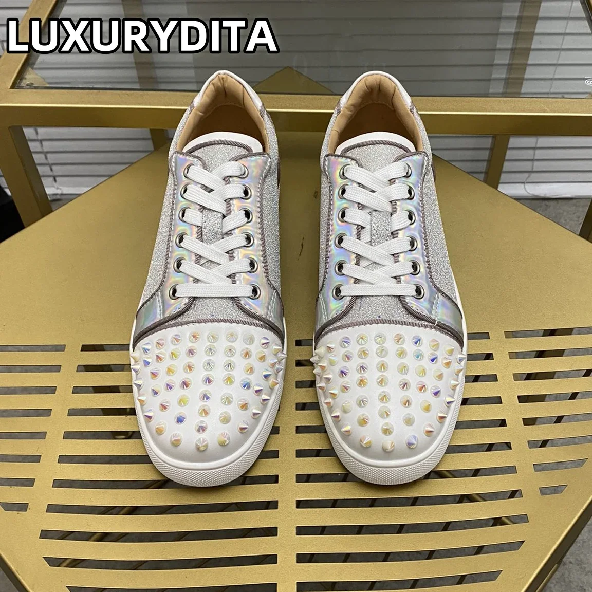 

Top Quality Womens Trendy Casual Tennis Shoes Luxury Mens Real Leather Sneakers 35-48 Designr Rivet Red Sole Lovers Shoes M0239