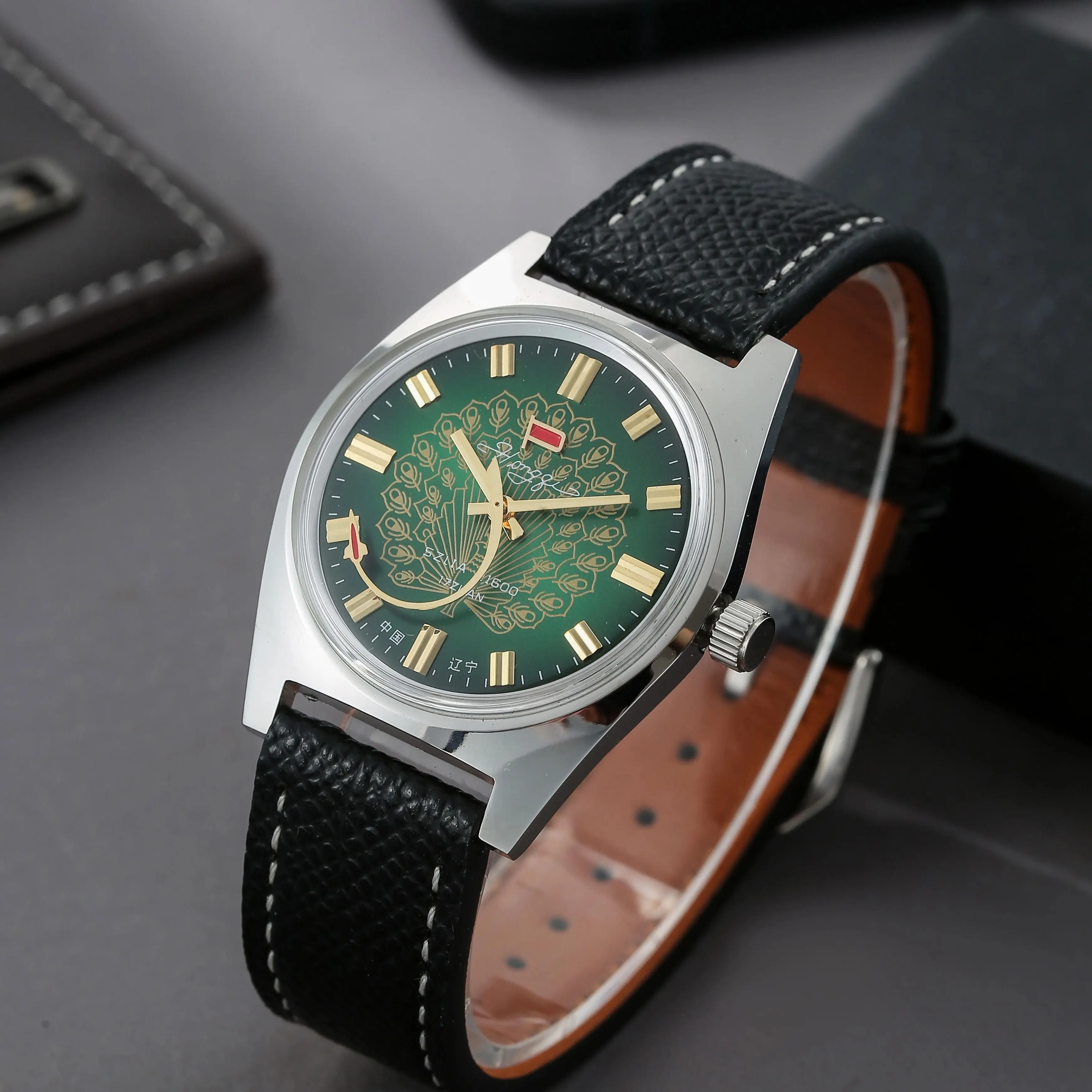 Men Manual‑Winding Mechanical Watch Shanghai 7120 Movement Dome Curved Acrylic Crystal Green Peacock Engraved Dial Retro Field