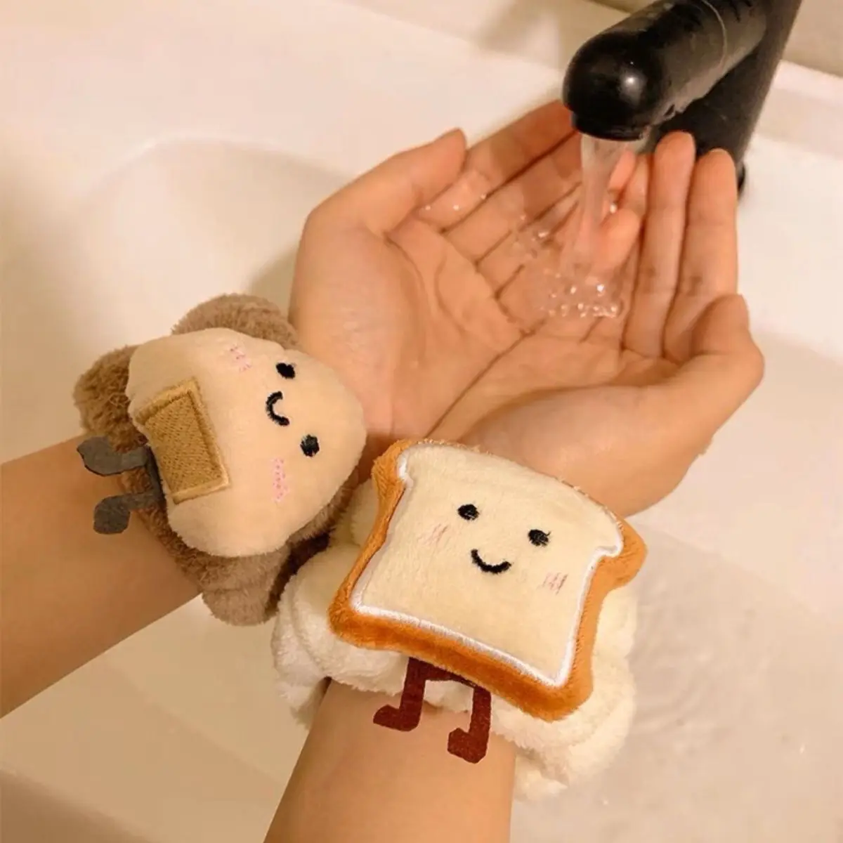 Muñequera para lavado de cara con tostadas de queso ~ Artefacto de manga antigoteo y antihumedad Pulsera de lavado Banda para el cabello de felpa para el intestino grueso