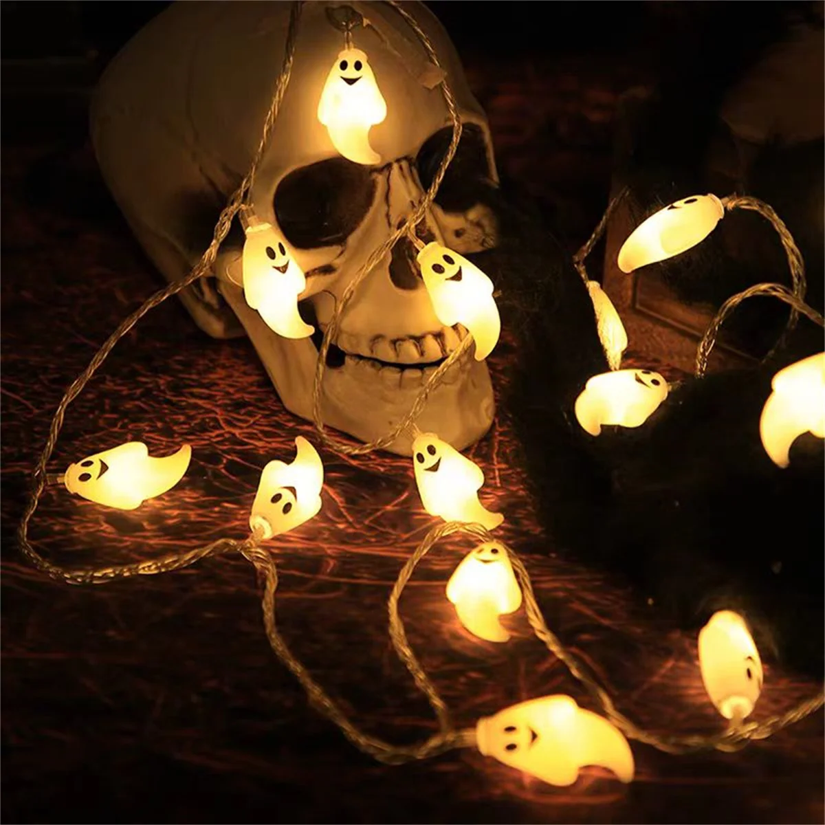 Cute and fun little ghost LED light string, Halloween atmosphere decoration, lit up Ghost Festival carnival night