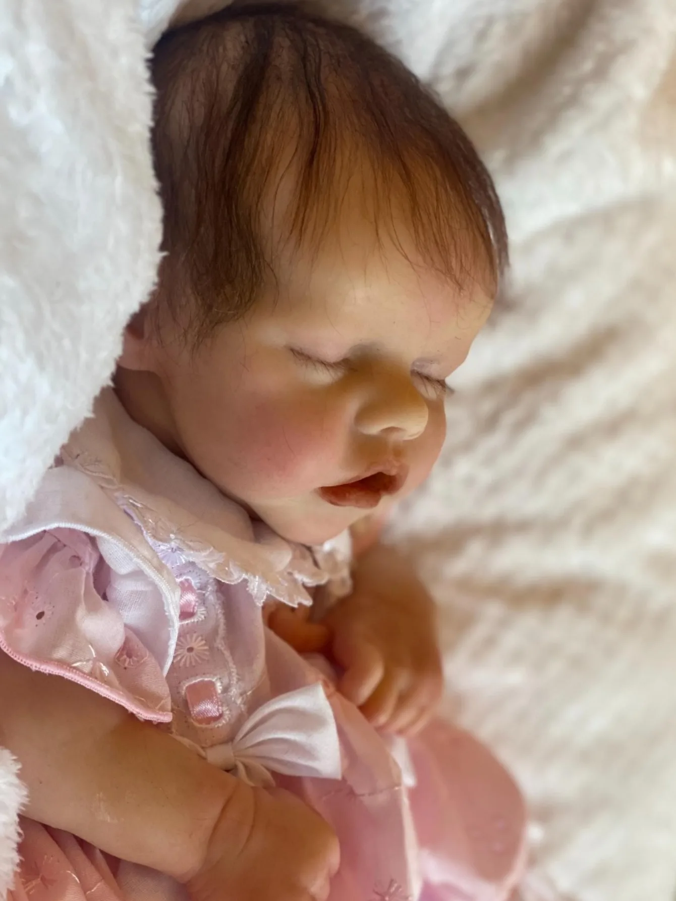 18 นิ้วซิลิโคนฝาแฝดสาวสัมผัสนุ่มตุ๊กตาเด็กทารก Reborn Bebe Reborn ด้วยผมที่ราก (เสื้อผ้าสุ่ม)