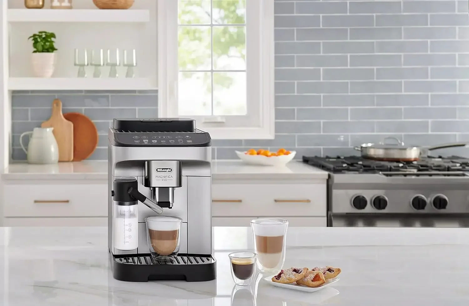 De'Longhi Magnifica Evo avec système LatteCrema, machine entièrement automatique, expresso de haricot à tasse, cappuccino et glacé, fournitures de cuisine