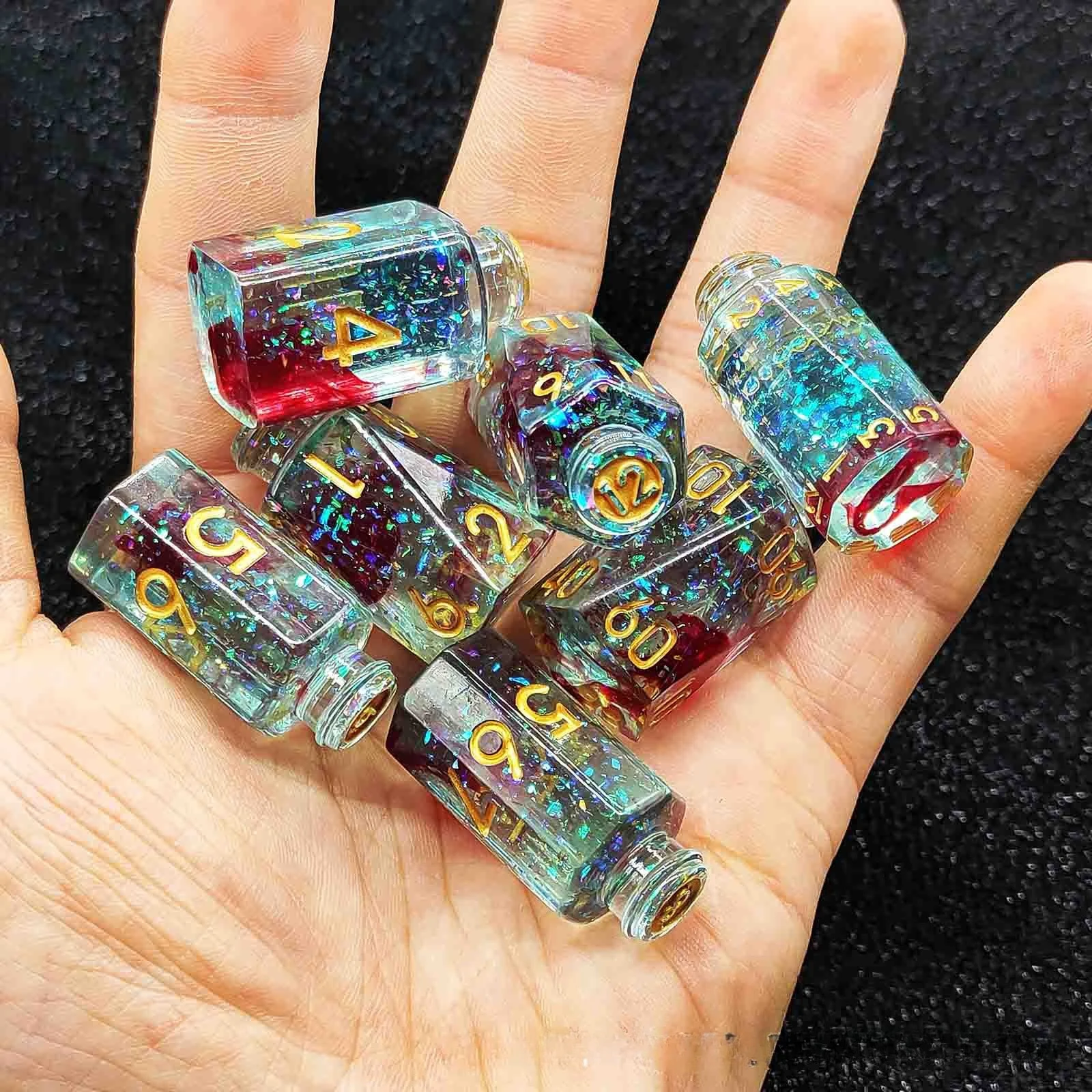 

Набор разноцветных кубиков DND из смолы для ролевых игр, 7-компонентные блестящие многогранные кубики для подземелий и драконов TRPG, идеальный подарок для геймера