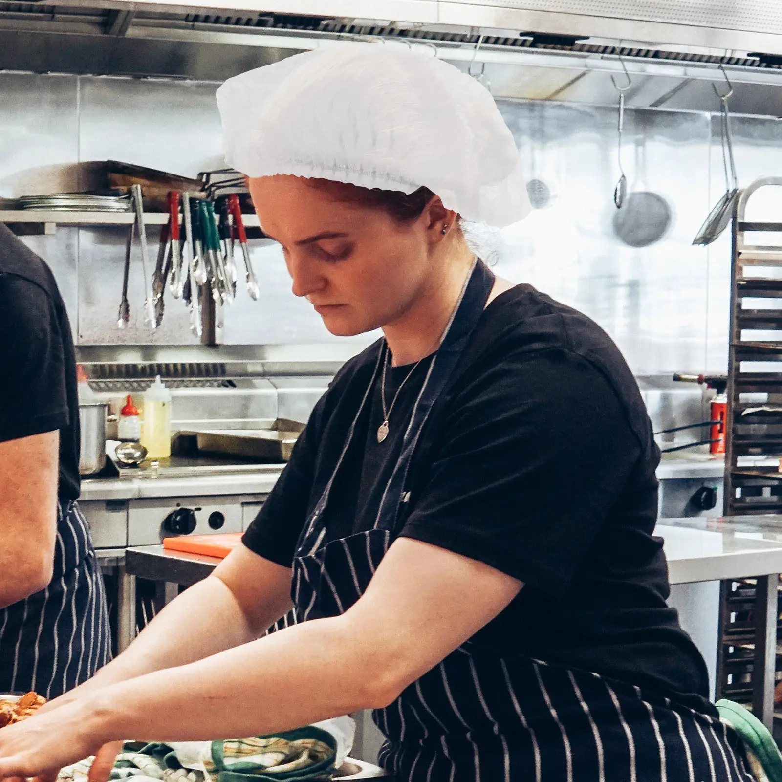 100 Pezzi Retine per Capelli Monouso in Rete Non Tessuta, Cuffie da Chef per Uso in Cucina, Retine Eleganti e Comode per Officine