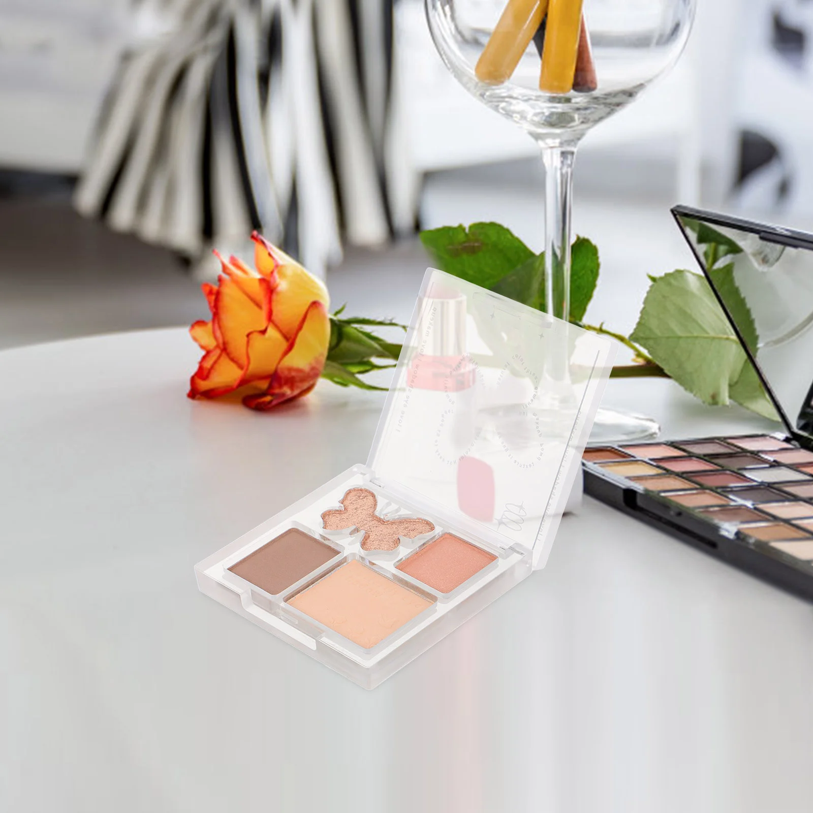 Palette de fards à paupières quatre couleurs, plaque de maquillage légère et Portable, boîte de nuit, fête, paillettes scintillantes, pour femmes