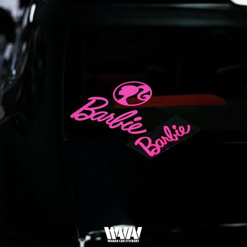 Barbie Leuke Roze Autostickers Persoonlijkheid Reflecterend Computer Decor Creativiteit Cover Krassen Elektrische Auto Waterdichte Patch