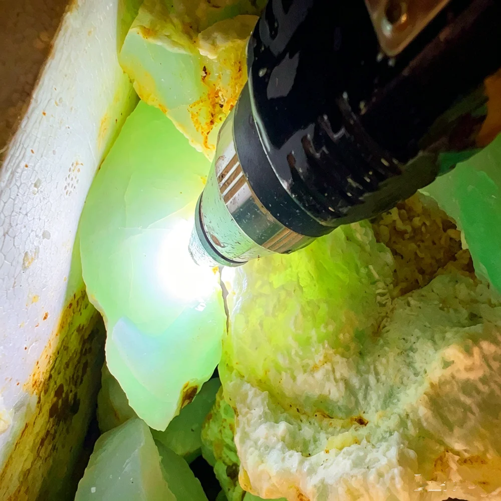 Natural Green Opal Australian Jade Rough Material Emerald Ice Vivid Green Jade Raw Gemstone Common Opal For Pendant Carving