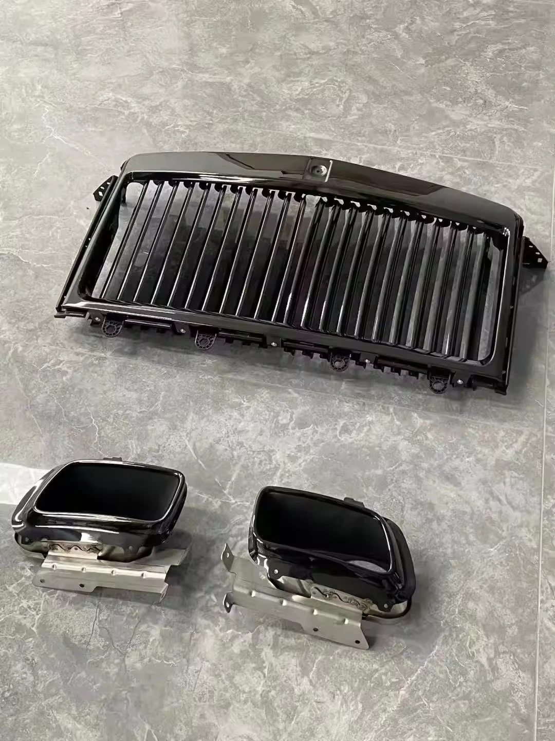 Grille and Exhaust Pipe Fit for 1029Rolls Royce Cullinan BB Type Body Kit Upgrade Front Car Grille and Rear Exhaust