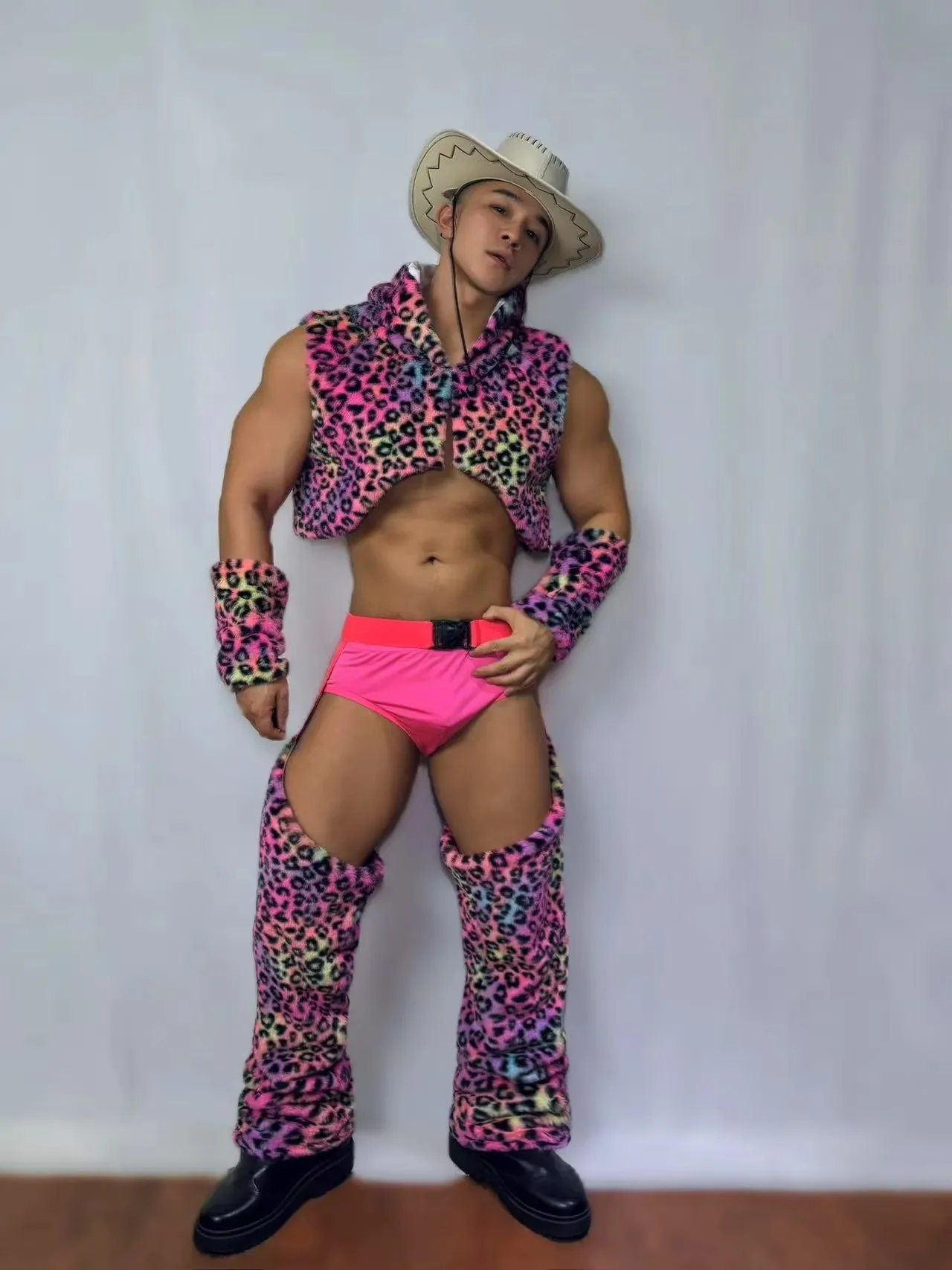 الوردي فو الفراء سترة السراويل جوفاء القوطية نمط الرجال ملهى ليلي أداء الحفلات طقم ملابس ملهى ليلي المغني تظهر المرحلة ارتداء