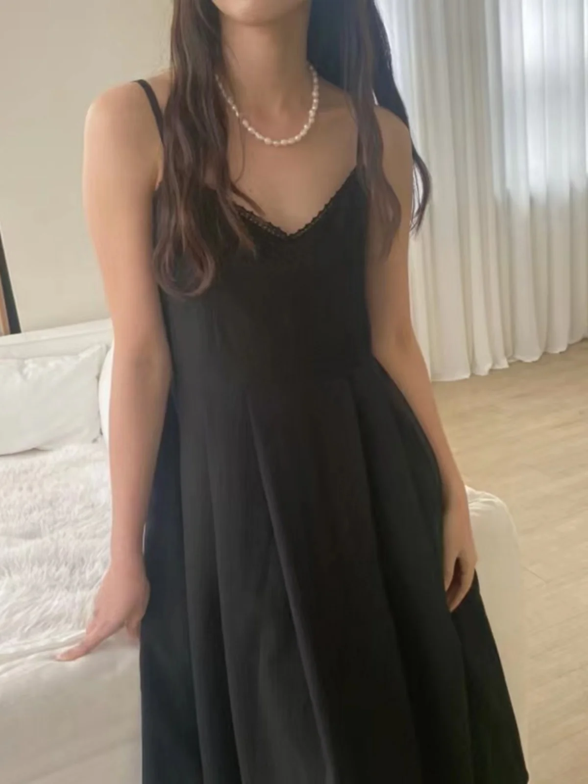 Elegant V-neck Strap Dress Women\'s 2024 New Slimming Long Dress Pure Desire White Dress Commute Korean Style High Waist A-lin...