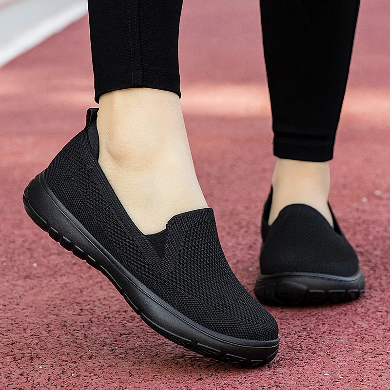 Zapatos vulcanizados para mujer, zapatillas de deporte transpirables de malla, zapatos planos sin cordones con plataforma, nuevos zapatos informales, zapatos tejidos antideslizantes para caminar para mujer